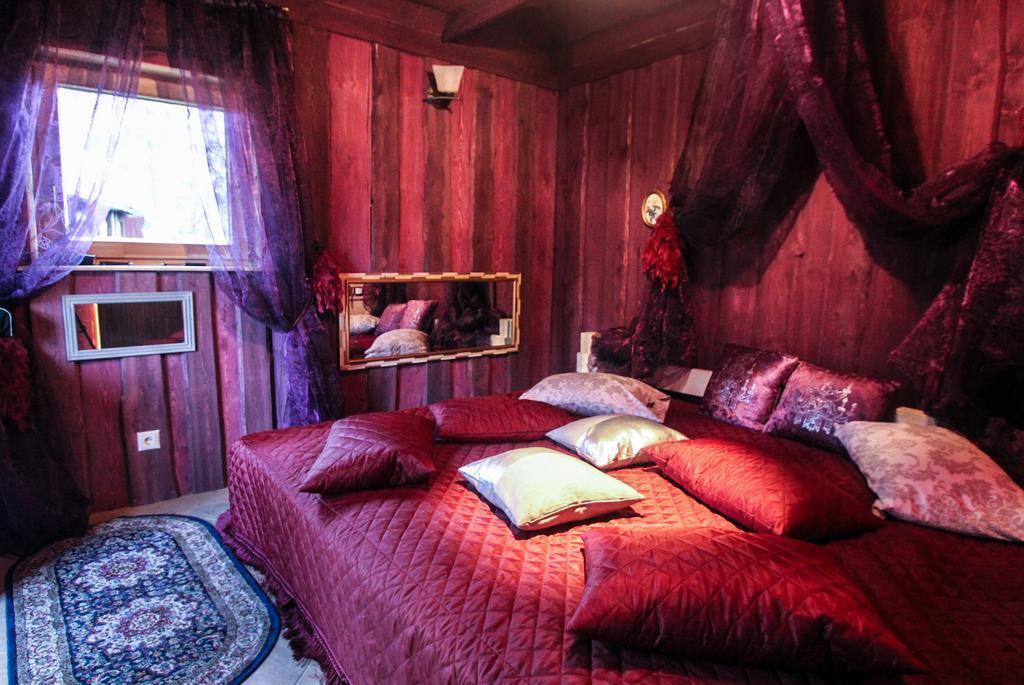 Готель Viesu Nams Мелнсілс Екстер'єр фото